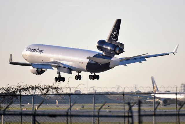 Boeing MD-11 (D-ALCA)