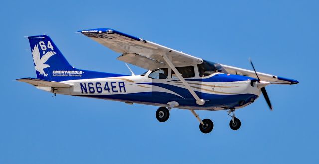 Cessna Skyhawk (N664ER) - N664ER Cessna 172S Skyhawk SP s/n 172S12549 Embry-Riddle Aeronautical University - North Las Vegas Airport  KVGTbr /Photo: TDelCoro br /June 13, 2025