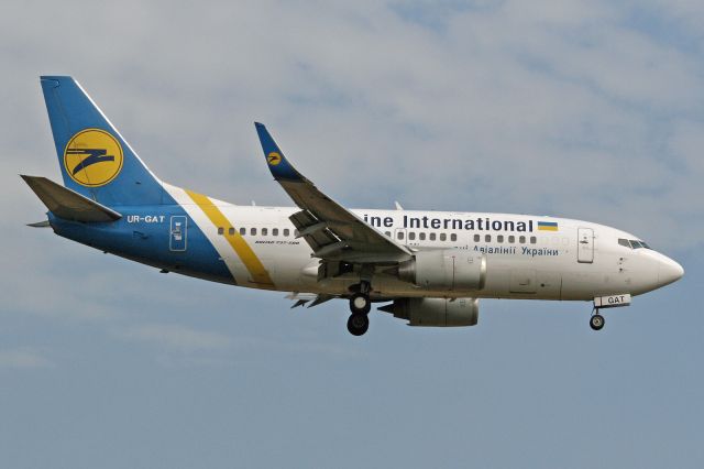 Boeing 737-500 (UR-GAT)