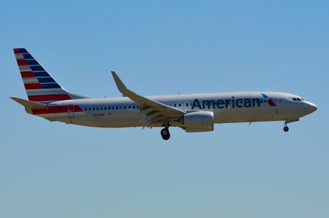 Boeing 737-800 (N936NN) - American B737-800 N936NN Arriving KDFW 09/23/2013