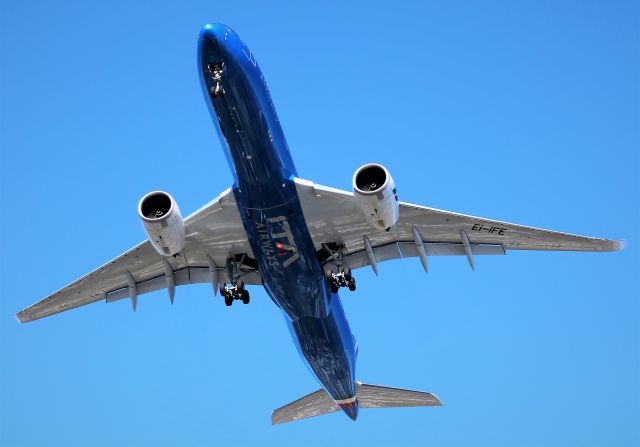 Airbus A330-200 (EI-IFE)