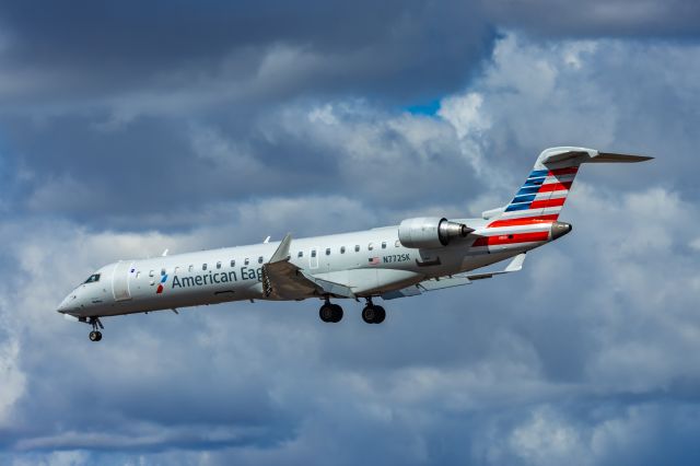 Canadair Regional Jet CRJ-700 (N772SK) - A SkyWest CRJ700 landing at PHX on 2/26/23. Taken with a Canon R7 and Tamron 70-200 G2 lens.