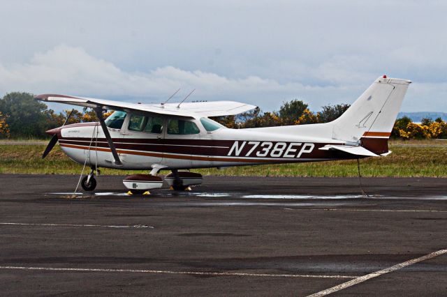 Cessna Skyhawk (N738EP)