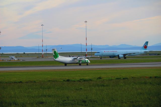 de Havilland Dash 8-300 (C-FSOU)