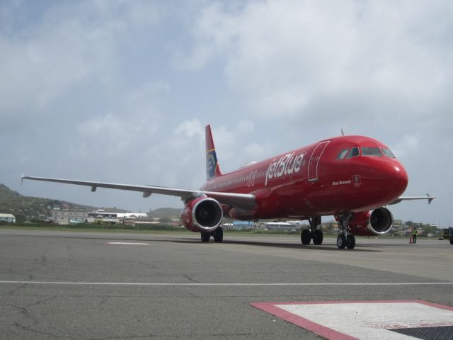 Airbus A320 (N615JB)