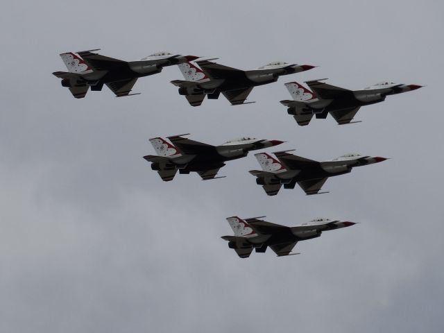 Lockheed F-16 Fighting Falcon —