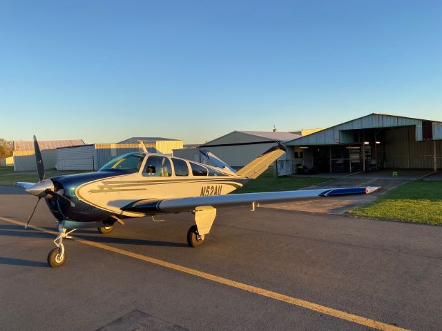 Beechcraft 35 Bonanza (N52AU)