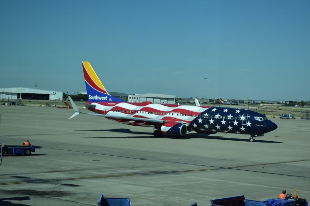 Boeing 737-800 (N500WR)