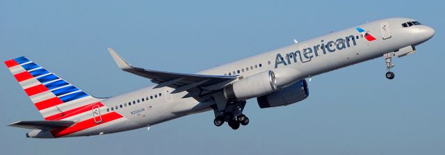 Boeing 757-200 (N206UW) - phoenix sky harbor international airport 13DEC19