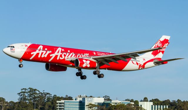 Airbus A330-300 (9M-XXE) - On short finals RWY 14