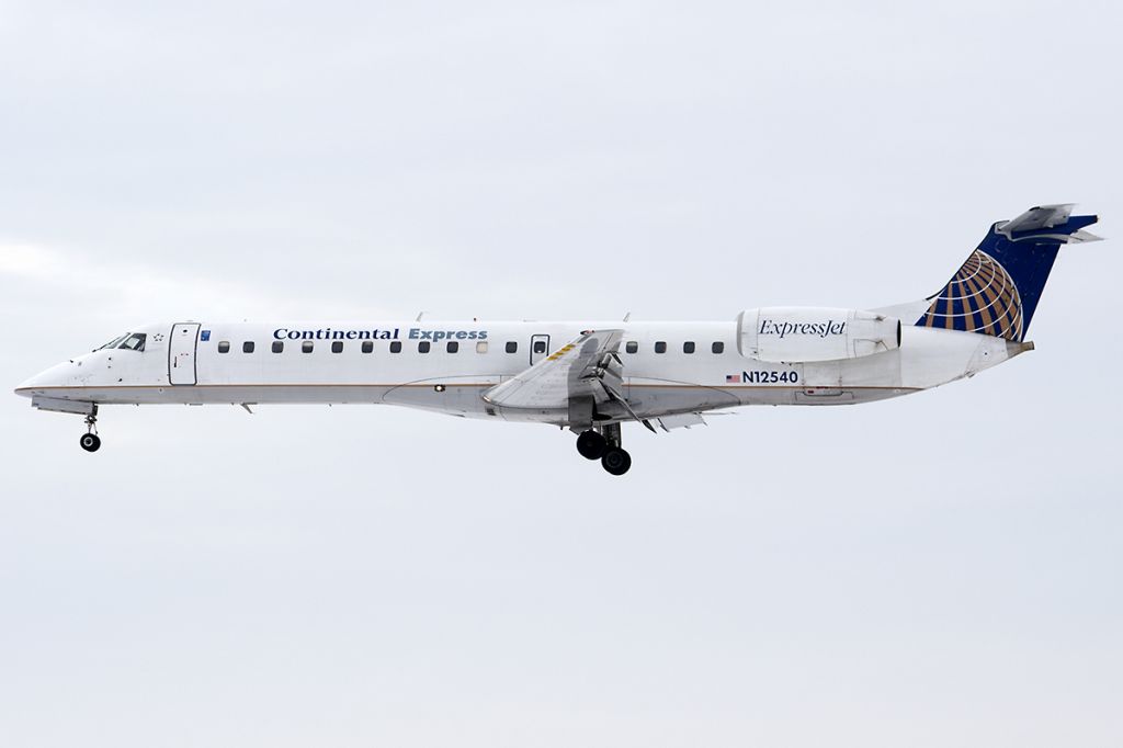 Embraer ERJ-145 (N12540)