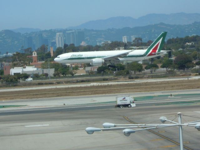 Boeing 777-200 — - ALITALIA 777-200 LAX