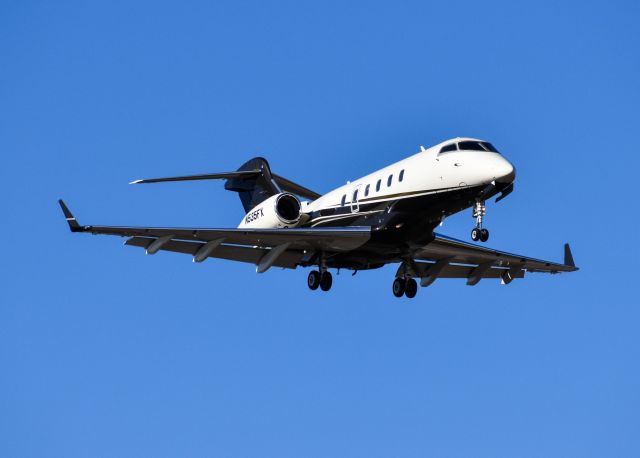 Bombardier Challenger 300 (N535FX)