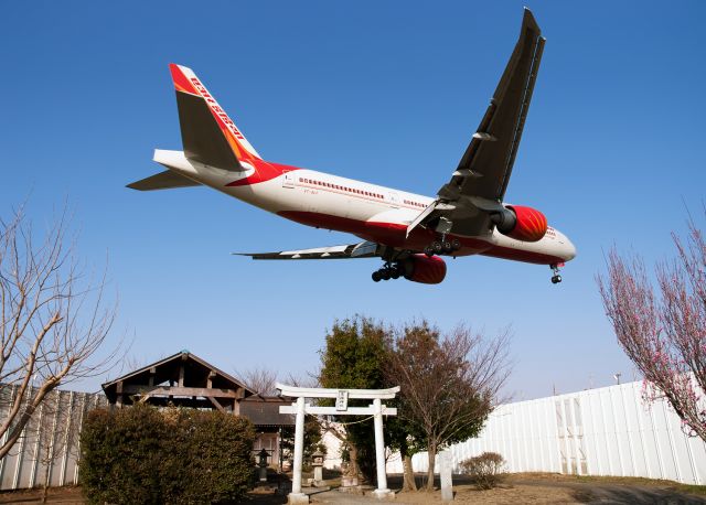 Boeing 777-200 (VT-ALF) - Very Close to Tokyo Narita RWY34R end