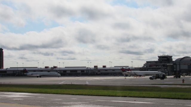 McDonnell Douglas MD-88 —