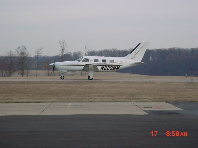 Piper Malibu Mirage (N229MM) - Taxiing to ramp on Feb 17, 2009...