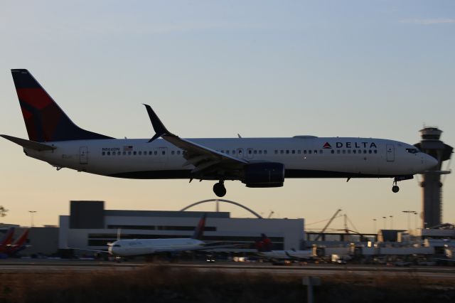 Boeing 737-900 (N866DN)