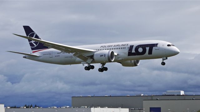 Boeing 787-8 (SP-LRC) - BOE272 on final to runway 16R to complete a flight test on 4/5/13. The aircraft is using temp reg #N1791B. (LN:86 cn 35940).