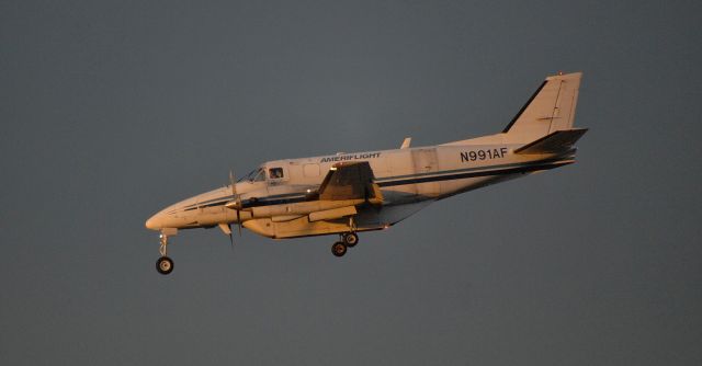 Beechcraft Airliner (N991AF) - phoenix sky harbor international airport 31DEC20