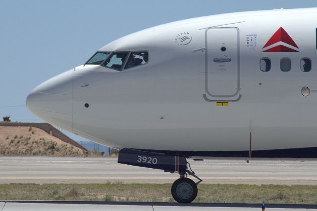 Boeing 737-900 (N920DU)