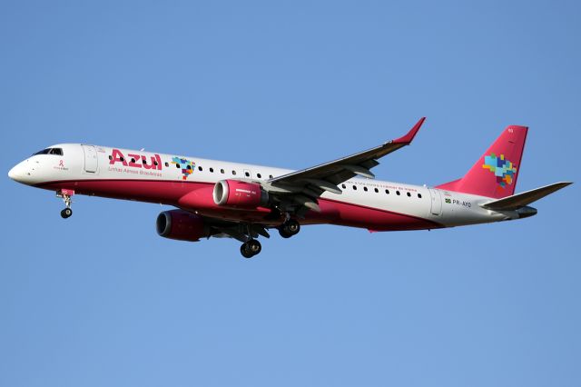 EMBRAER 195 (PR-AYO) - the painting of this aircraft represents the fight against breast cancer