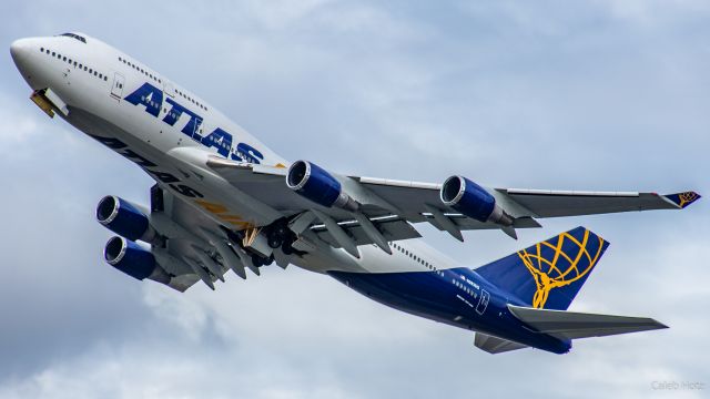 Boeing 747-400 (N263SG) - Departing Perth with Manchester United on Board