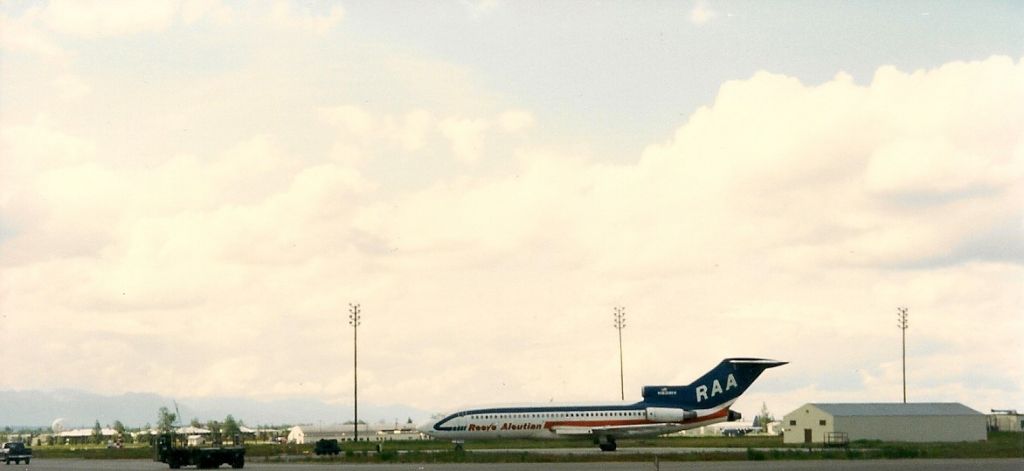 Boeing 727-100 (N831RV)