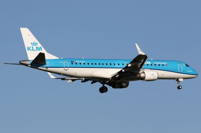 Embraer ERJ-190 (PH-EZS)