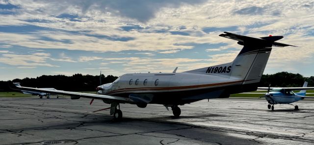 Pilatus PC-12 (N190AS) - N190AS Sitting at KCDW, Just After Arriving From KBMG (5:10 PM EST)