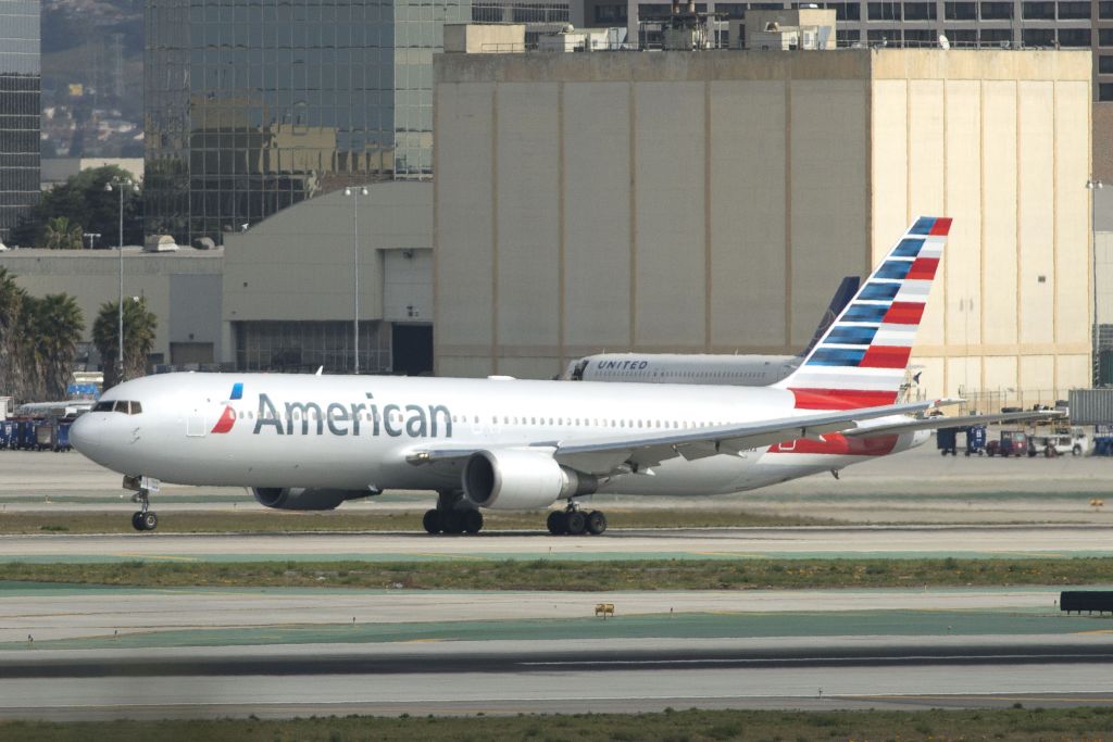 BOEING 767-300 (N368AA) - N368AA  Boeing  B737-323  AAL  KLAX  20130306  4838