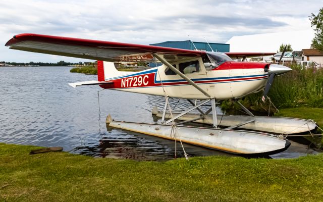 Cessna Skywagon 180 (N1729C)