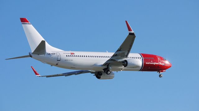 Boeing 737-800 (LN-NGP) - BOE252 flies a missed approach to Rwy 16R during a flight test on 11/20/13. (LN:4701 cn 39028).