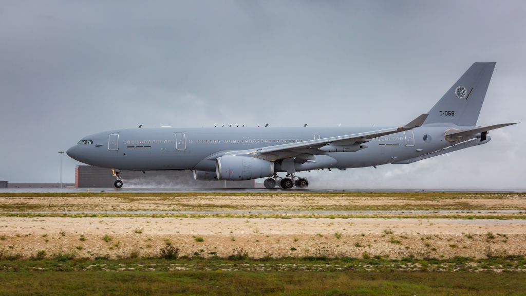 Airbus A330-200 (T058)
