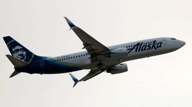 Boeing 737-800 (N588AS) - Departure from 12L to KPDX, Operating as AS # 407  08-05-2016