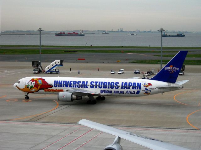BOEING 767-300 (JA8357) - Boeing B767-381 JA8357