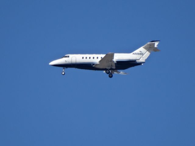 Hawker 800 (N8888H)