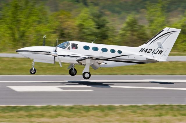 Cessna 421 (N421JW) - Landing on the 24 - 10.Apr.10