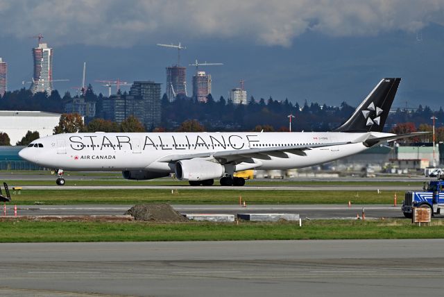 Airbus A330-300 (C-FDHG)