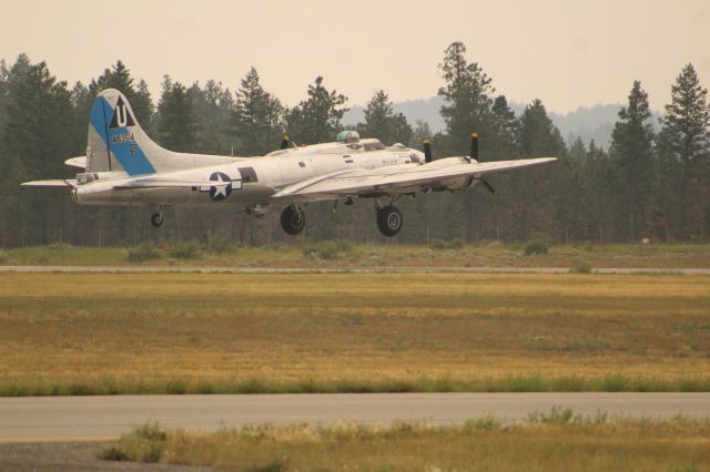 Boeing B-17 Flying Fortress (N9323Z)