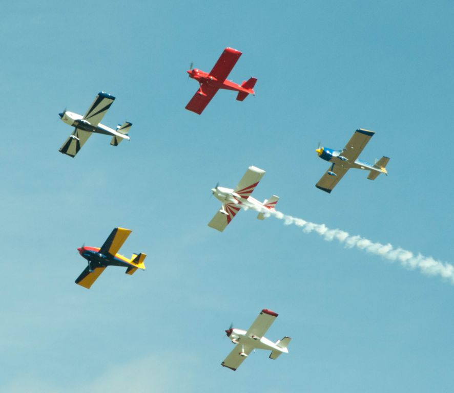 — — - Formation of RVs at annual Snyder  Texas fly-in