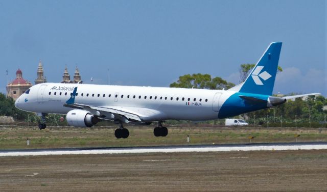 EMBRAER 195 (I-ADJN) - On landing RW31