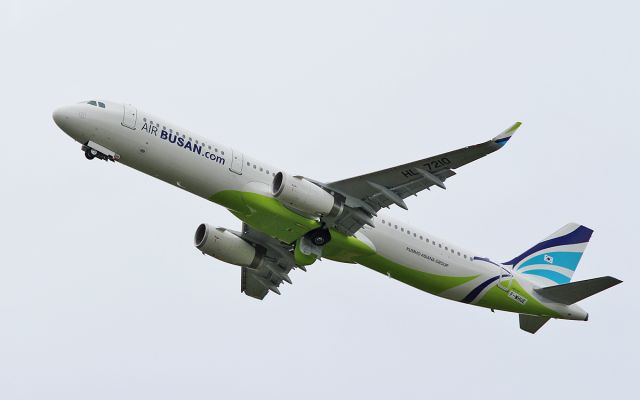 Airbus A321 (F-WHUE) - air busan a321-231sl f-whue (HL-7210) dep shannon for toulouse 20/7/17.