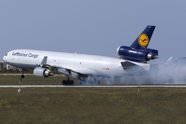 Boeing MD-11 (D-ALCM)