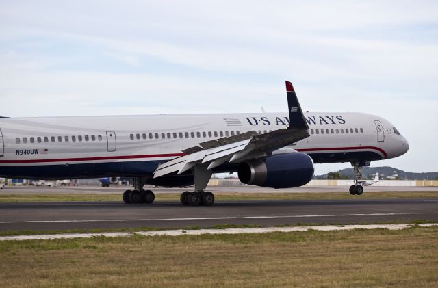 Boeing 757-200 (N940UW)