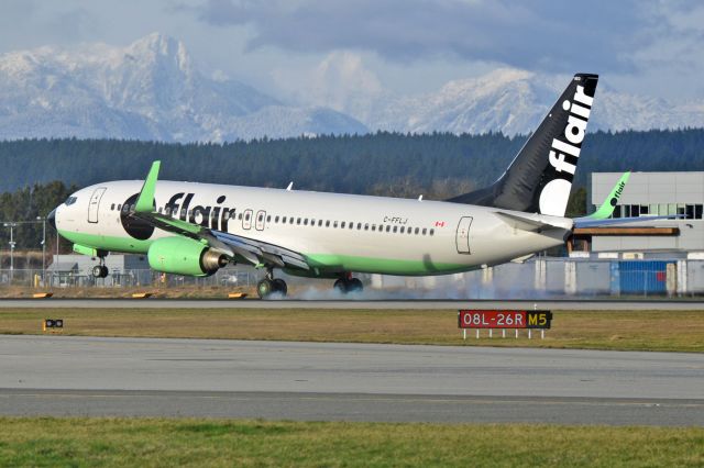 Boeing 737-800 (C-FFLJ)