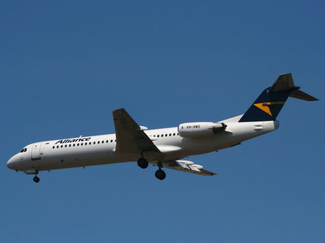 Fokker 100 (VH-XWO)