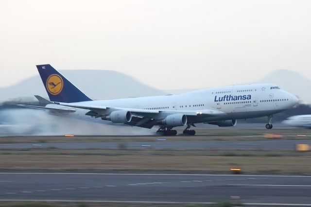 Boeing 747-400 (D-ABVC)