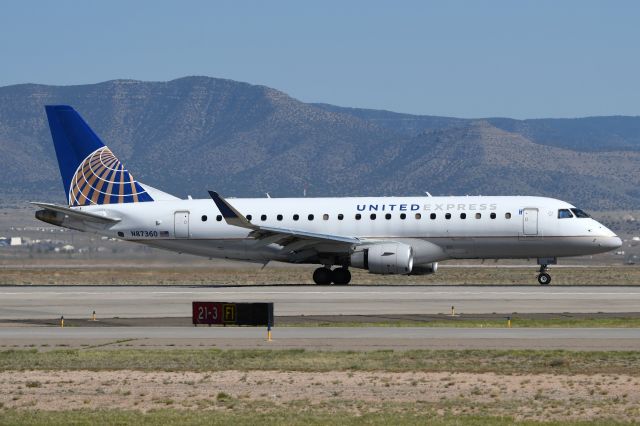 Embraer 175 (N87360)