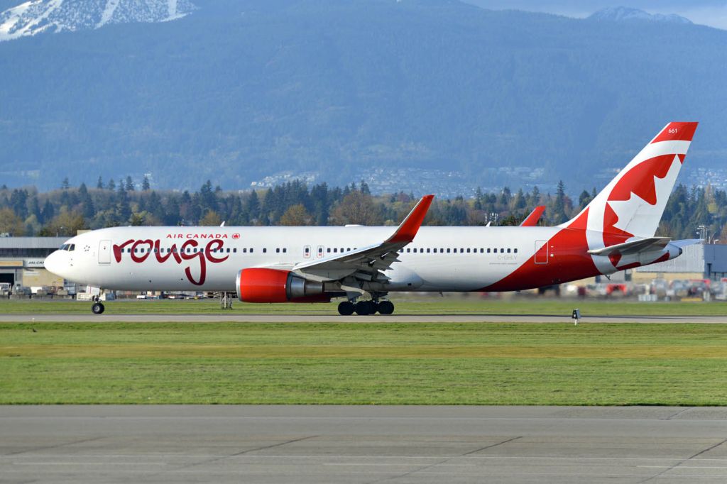 BOEING 767-300 (C-GHLV)