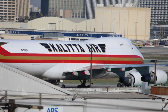 Boeing 747-400 (N700CK)